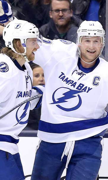 Stamkos' hat trick leads Lightning past Leafs
